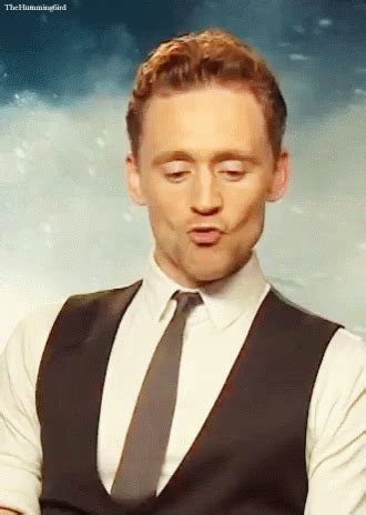 Tom Hiddleston Duck Face GIF - Tom Hiddleston Duck Face - Discover & Share GIFs