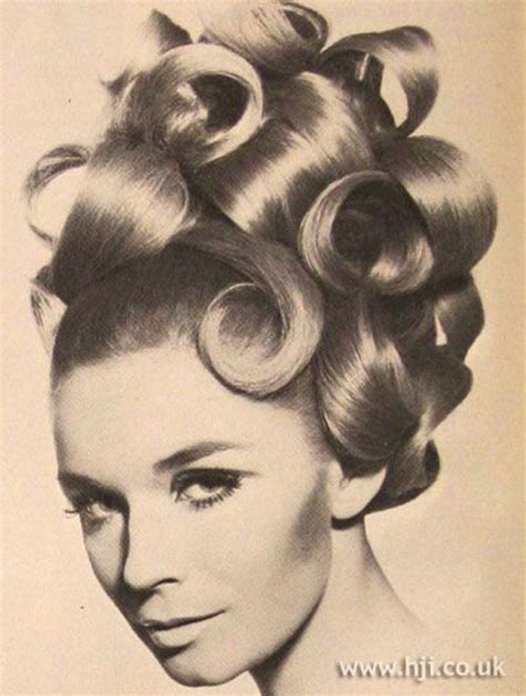 Can you say CURL? | Vintage hairstyles, 1960 hairstyles, Retro updo