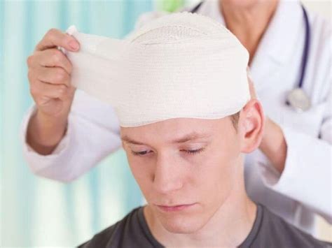 Two acute symptoms may predict prolonged concussion recovery