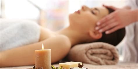 What is Aromatherapy Massage: Benefits and Recipies - robesNmore — RobesNmore