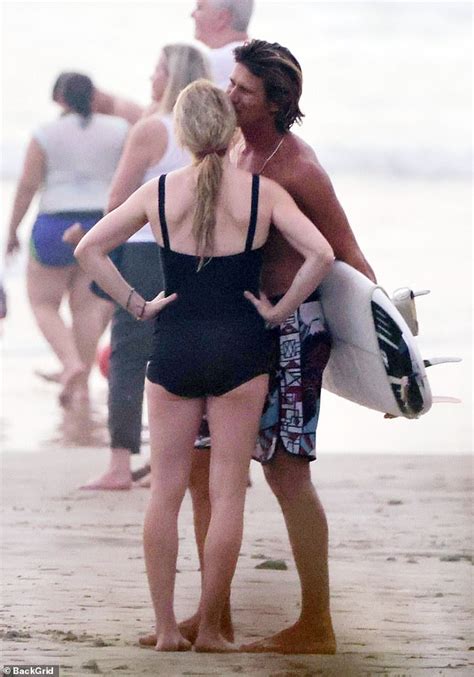 Ellie Goulding's romance with hunky surfing instructor heats up! Singer looks cosy with Armando ...