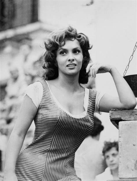 Italian actress Gina Lollobrigida. 1960's : r/OldSchoolCool