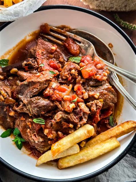 Kokkinisto-Greek Braised Beef In Red Sauce - The Greek Foodie