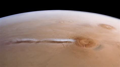 An enormous Martian cloud returns every spring. Scientists now know why ...