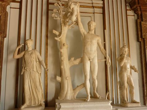 File:Roman statues museum Capitole.JPG - Wikimedia Commons
