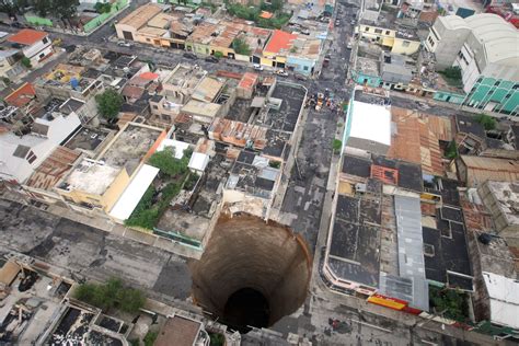 Giant sinkhole creates chilling scene in Guatemala City - ClubLexus ...