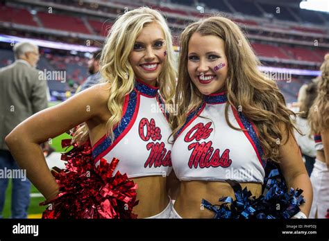 Ole miss cheerleaders hi-res stock photography and images - Alamy