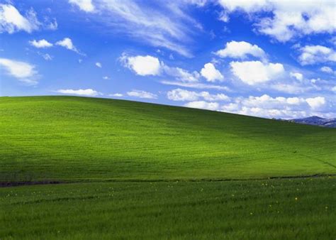 Charles O'Rear is the photographer who took the Windows XP wallpaper photo in Napa Valley.