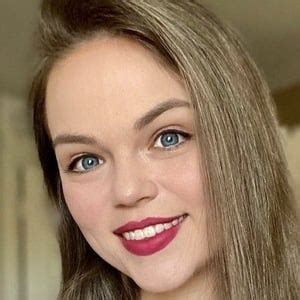 Jessica Vanel - Age, Family, Bio | Famous Birthdays