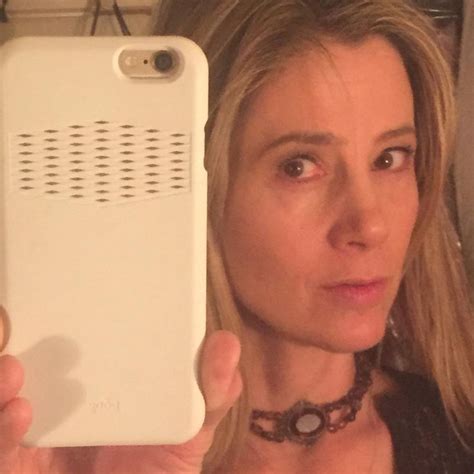 Mira Sorvino on Instagram: “Late night #mirrorselfie with my necklace I ...