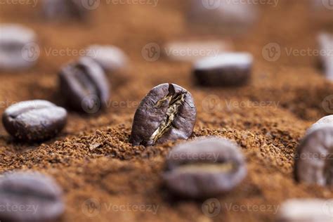 roasted coffee beans 9494417 Stock Photo at Vecteezy