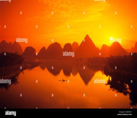 Guilin, Li River At Sunrise Stock Photo - Alamy