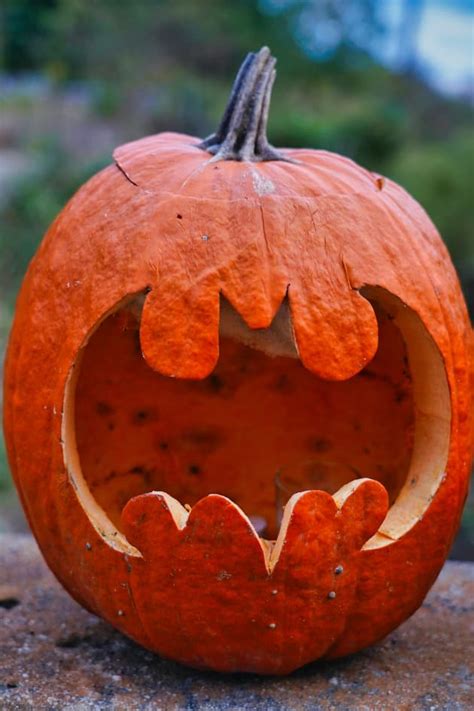 20 Easy Pumpkin Carving Ideas for Kids - Twinkl