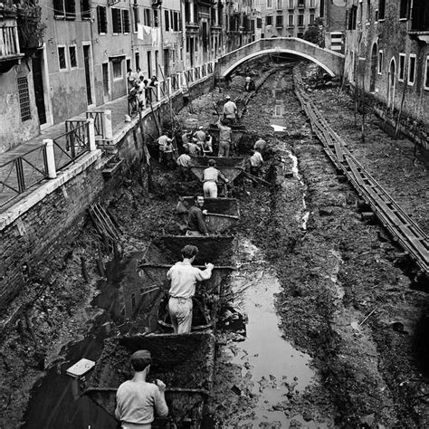 A canal being drained and cleaned in Venice, Italy, 1956 Photos Du, Old Photos, Rare Photos ...
