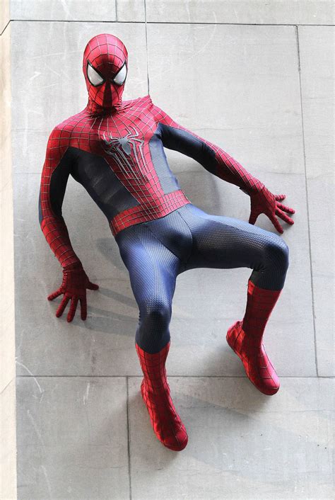 Gorgeous Pics Of Spidey's New Costume On THE AMAZING SPIDER-MAN 2 Set