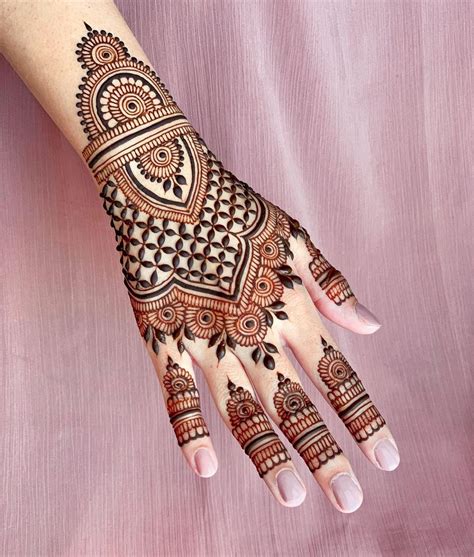 simple mehndi design - ShaadiWish