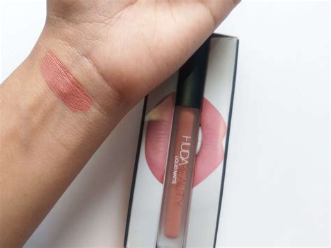 Huda Beauty Liquid Matte Lipstick Bombshell | Review