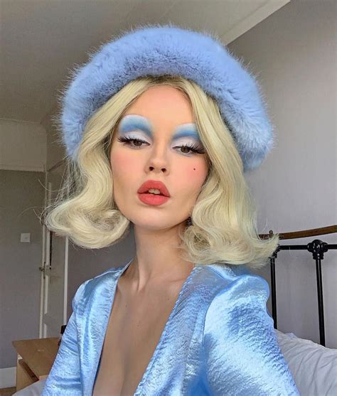𝐹𝓇𝒶𝓃𝒸𝑒𝓈 pe Instagram: „Snow Queen Hat from @_emmabrewin_ Makeup inspired by @bailee.mp Dress ...
