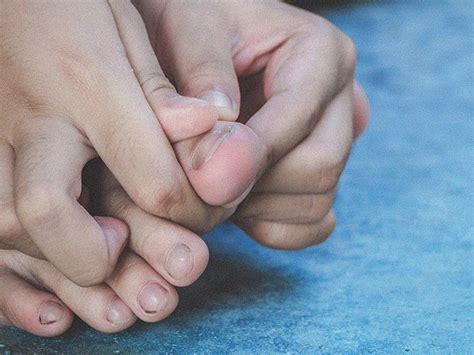 Big toe pain: 7 causes, other symptoms, treatment, and more