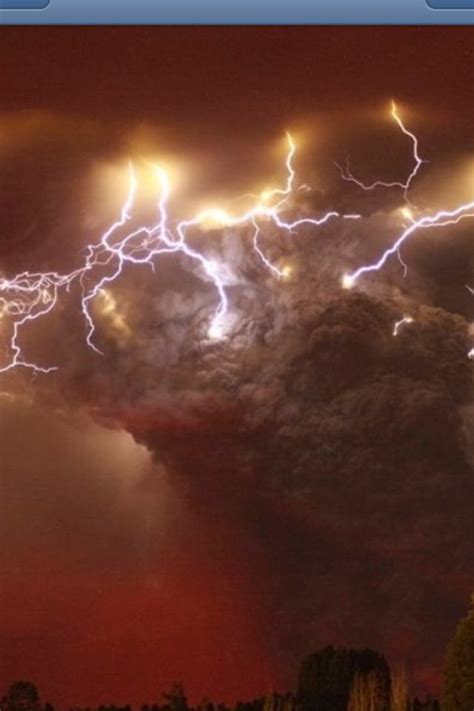 Lightning in Volcano in Chili | Volcano photos, Volcano lightning, Beautiful nature