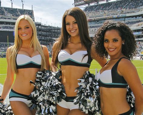 Who Has The Best Looking Cheerleaders? - Football Gallery | eBaum's World