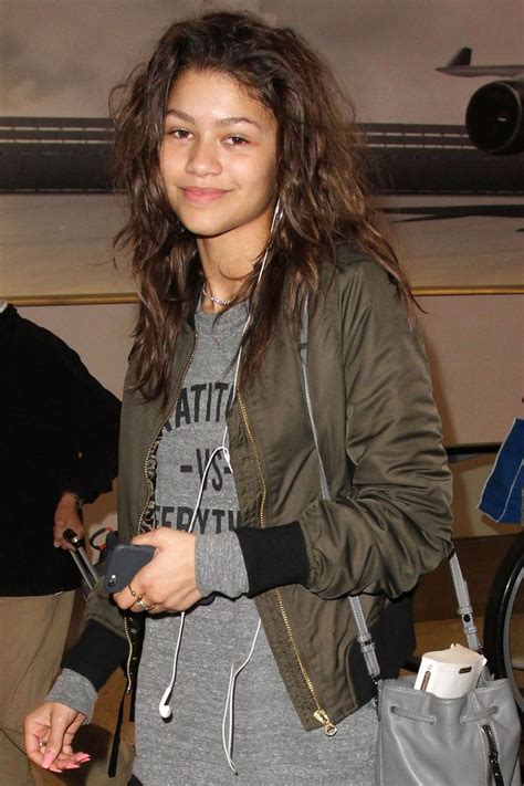 Just 200+ Celebs Who Look Amazing Without Makeup | Zendaya no makeup, Zendaya dress, Zendaya