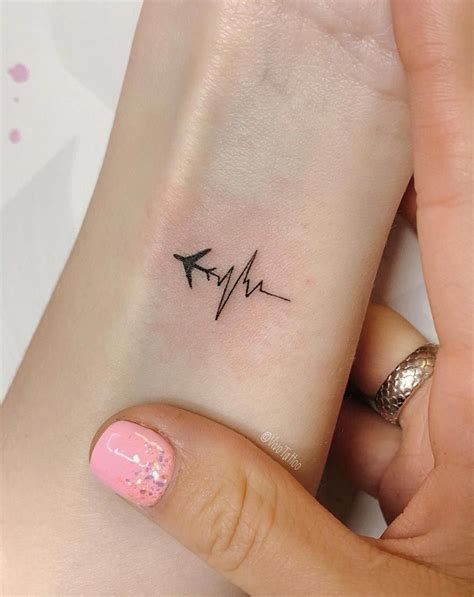 32 mini tatuagens femininas | Tatuagem, Tatuagem de viagem, Tatuagens