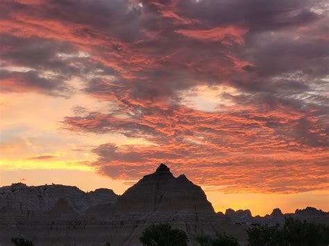 Sunrise at the Badlands : r/NationalPark