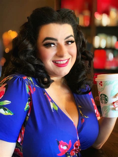 Starbucks | Pinup & Curvy Girl Style with a Retro Twist