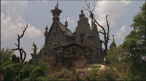 edward scissorhands castle | Edward scissorhands, Tim burton movie, Tim burton films