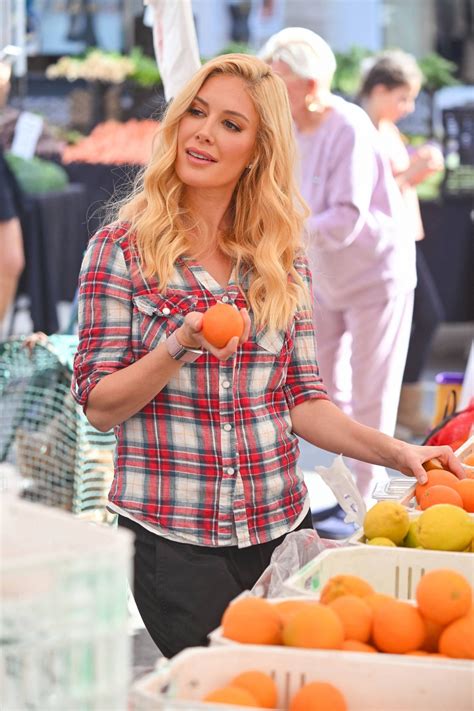 HEIDI MONTAG Stops by a Local Farmer’s Market 12/10/2023 – HawtCelebs