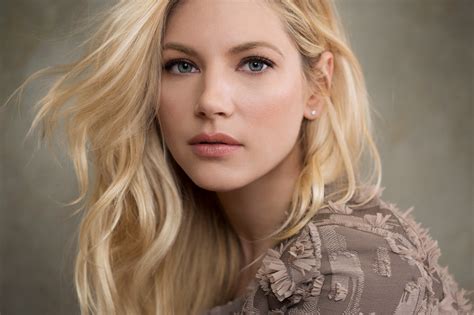 Katheryn Winnick family, husband, children, parents, siblings - Celebrity FAQs