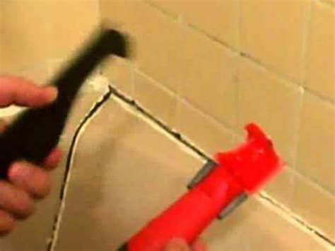 How To Remove Old Caulk From Shower Pan - HOWTOREMVO