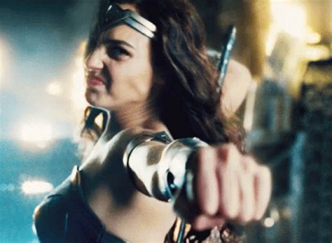 Wonder Woman Strong GIF - JusticeLeague JusticeLeagueMovie WonderWoman - Discover & Share GIFs