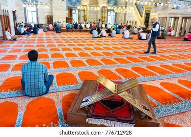 Unidentified Turkish Muslim Men Praying Suleymaniye Stock Photo 776712928 | Shutterstock