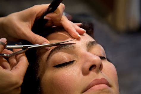 What is the Right Eyebrow Shape for Diamond Face? - Savings 4 Savvy Mums