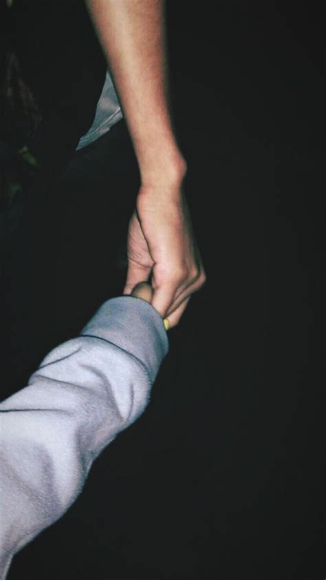 Holding Hands Aesthetic Blurry Couple Pictures Tumblr - Galuh Karnia458