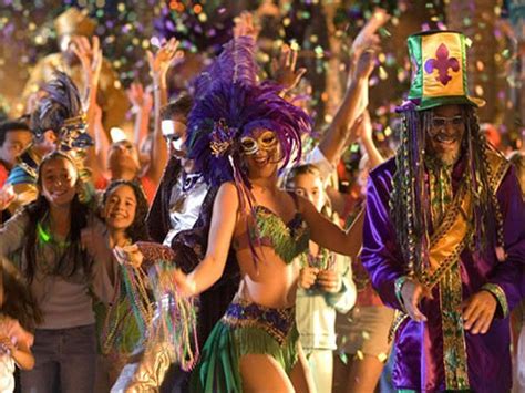 Join the Mardi Gras Parade in New Orleans | Louisiana Travel Inspiration