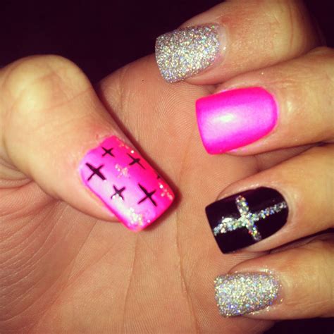 7+ Nail Art Designs With Crosses - Friki Rapsodia