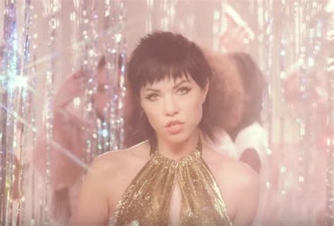 Carly Rae Jepsen's haircut in her video for Boy Problems : r/Hair