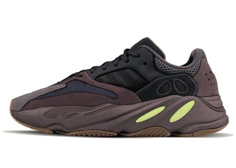 Adidas Yeezy Boost 700 Wave Runner Dark Grey 相場・プレ値情報 -モノカブ