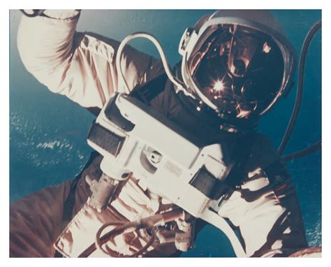 [GEMINI 4] FIRST AMERICAN SPACEWALK. VINTAGE COLOR PHOTOGRAPH, 3 JUNE ...