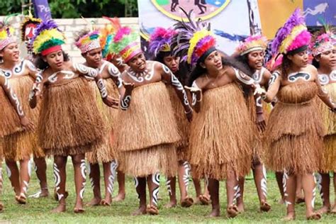 Keunikan Dan Nama Pakaian Adat Papua Barat Khas Indonesia Timur | Free ...