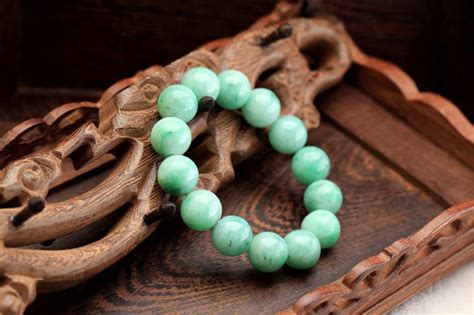 Share 77+ jade stone bracelet benefits super hot - in.duhocakina