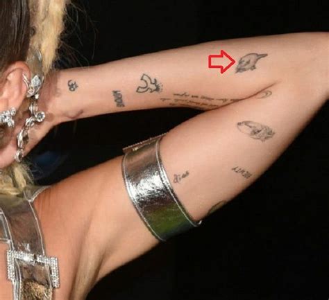 Miley Cyrus’ 74 Tattoos & Their Meanings – Body Art Guru