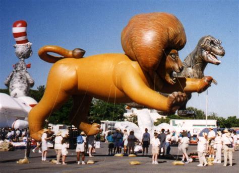 Realistic Lion Parade Balloon - Fabulous Inflatables, Animal Balloon Parade