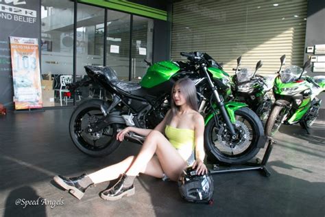 Bộ ảnh Speed Angels Tuệ Nghi đọ dáng cùng cặp đôi Kawasaki Ninja 650 vs Z650 - Motosaigon