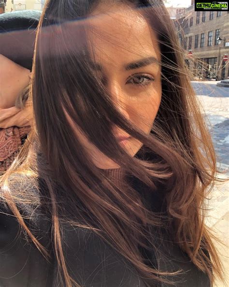 Mira Rajput Instagram - Windswept - Gethu Cinema