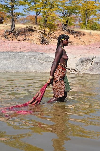 MUCAWANA (MUHACAONA) PEOPLE: ABORIGINAL NOMADIC AND FASHIONABLE PEOPLE IN THE REMOTE SOUTH OF ANGOLA