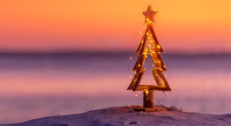 Christmas tree on beach - Best Western Plus Siesta Key Gateway -Best Western Plus Siesta Key Gateway